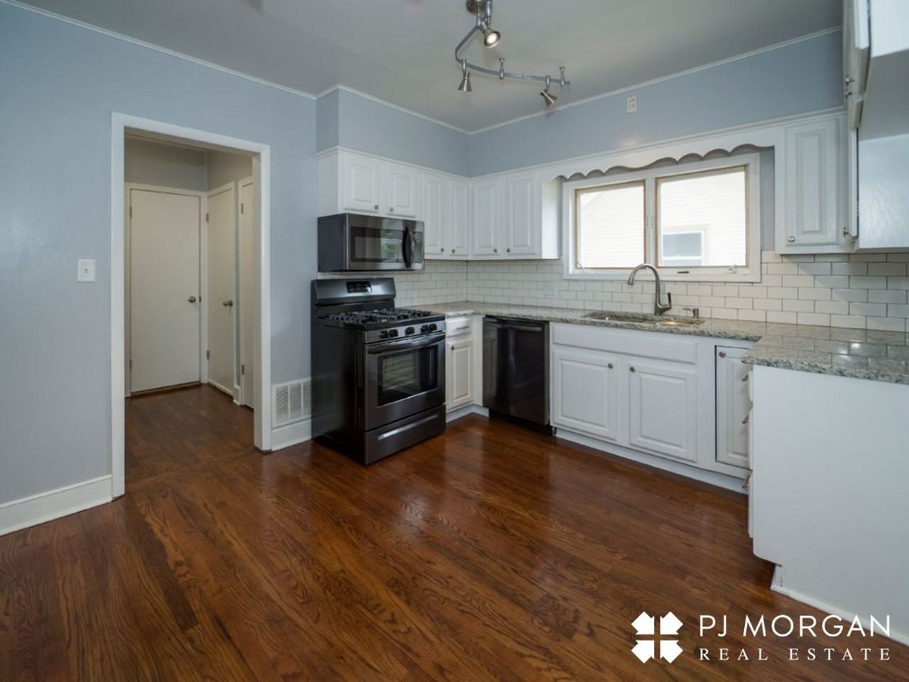 6262 Pine Street - Photo 5 of 16