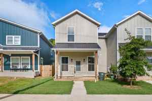 featured image of 1421 S Duncan Ave