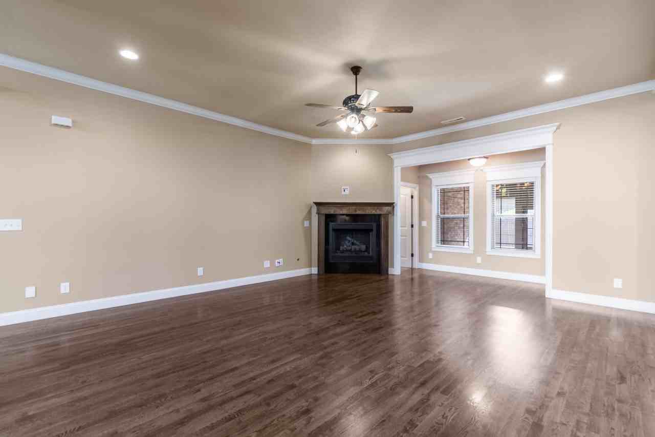 5717 S 61st St - Photo 5 of 33