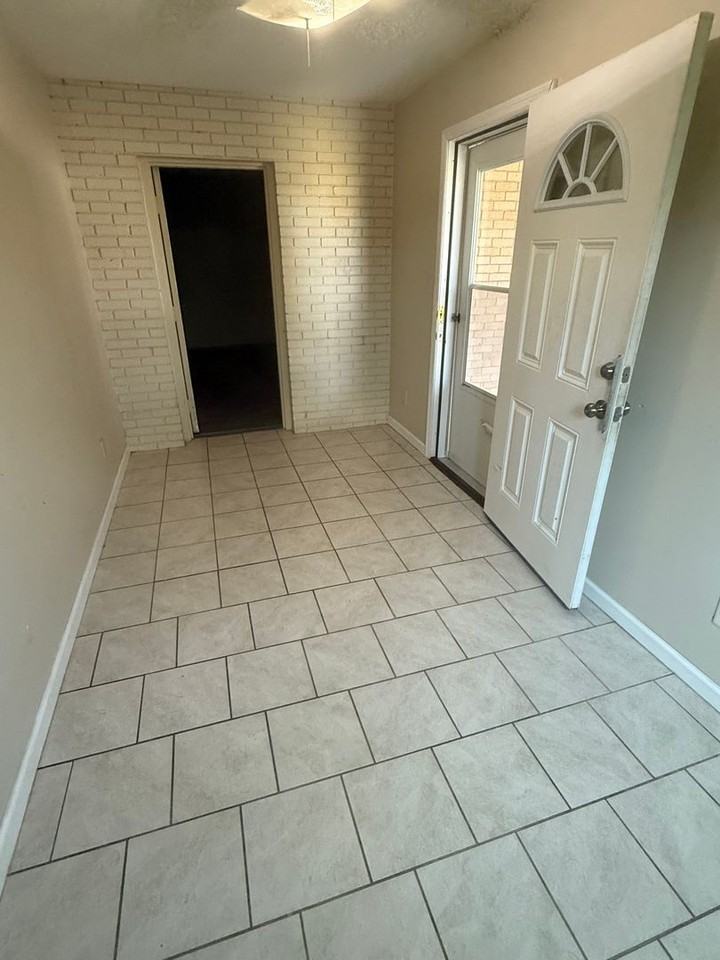 501 Vandell Blvd - Photo 4 of 11