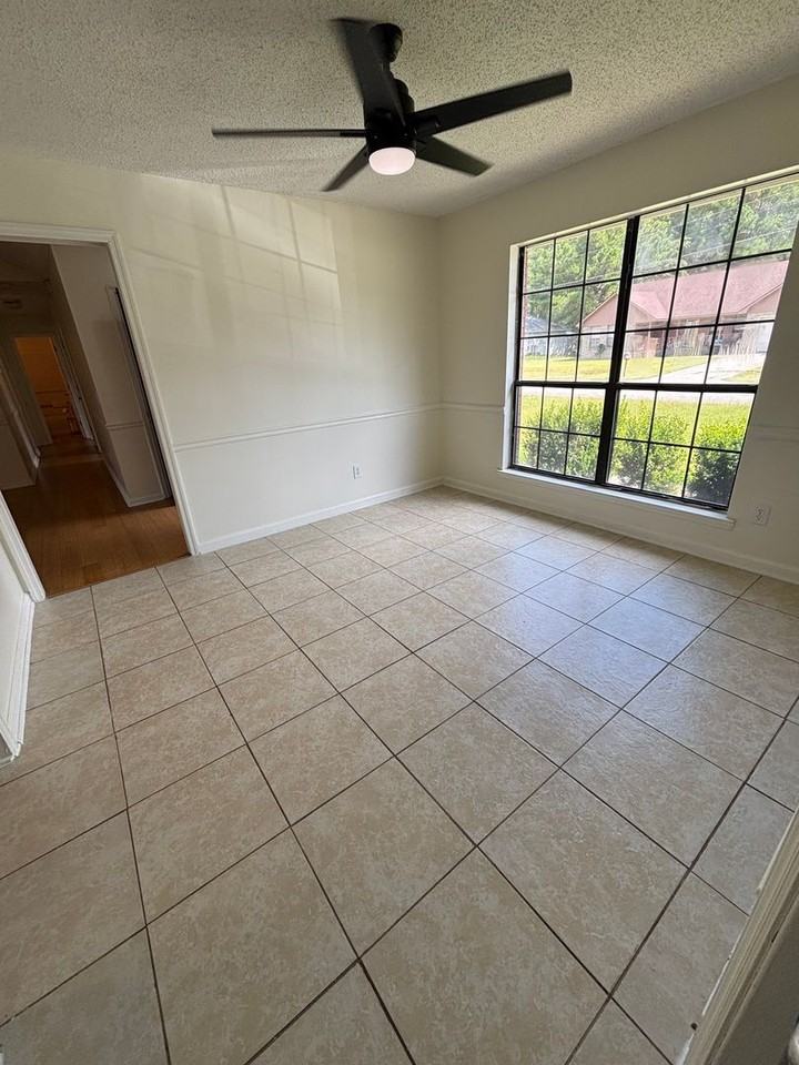 932 Highland Drive - Photo 5 of 25