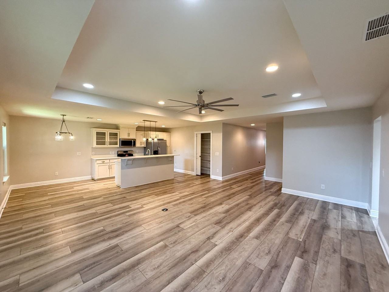 1456 Camrose Pl - Photo 3 of 24