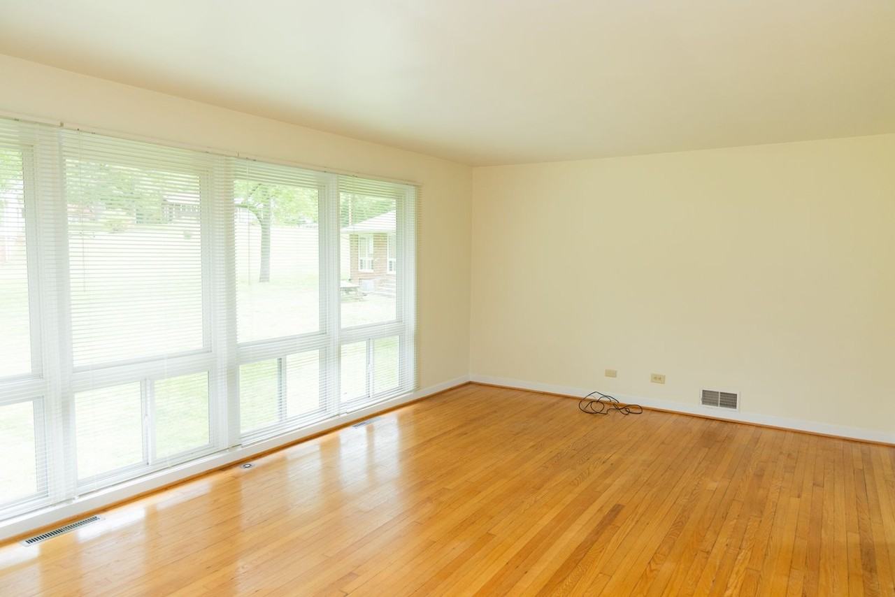 110 Mimosa Dr - Photo 2 of 23