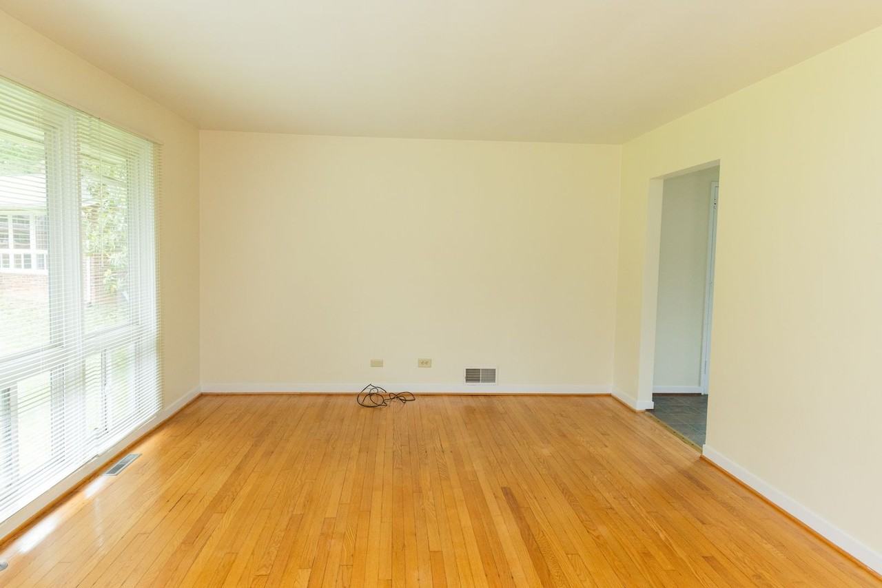 110 Mimosa Dr - Photo 3 of 23