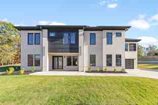 555 Versailles Dr - Photo 1 of 1