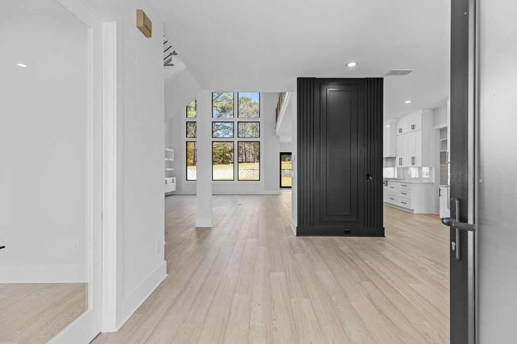 555 Versailles Dr - Photo 3 of 50