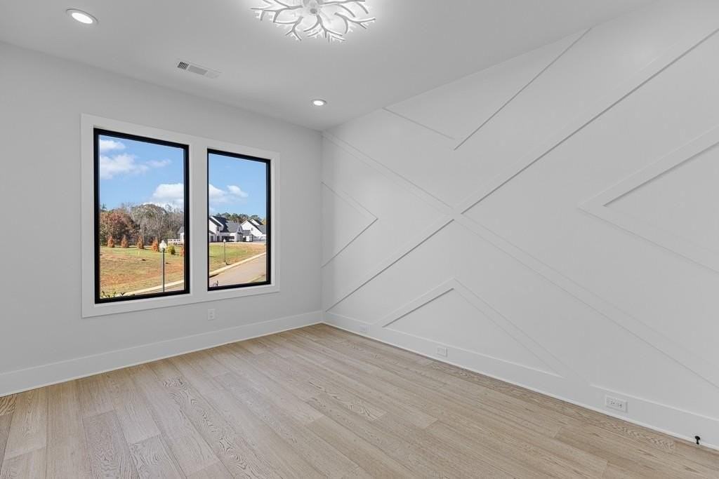 555 Versailles Dr - Photo 7 of 50