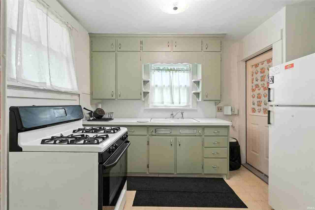 3330 Bowser Ave - Photo 6 of 13