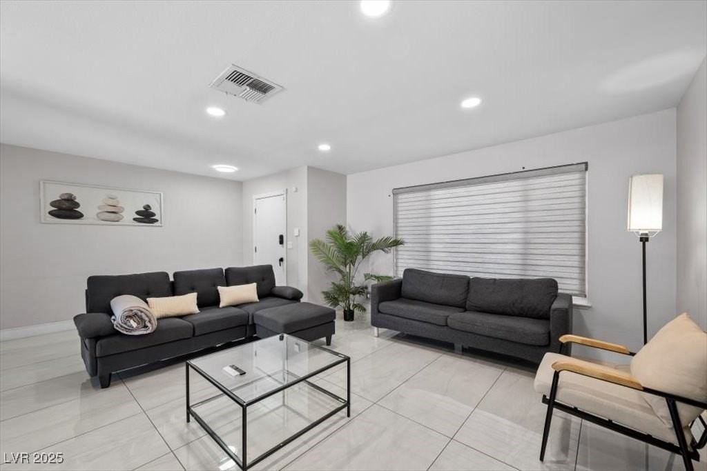 3618 Redwood St - Photo 4 of 50