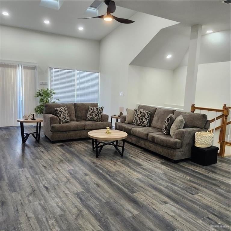 2914 Chateau St - Photo 2 of 29