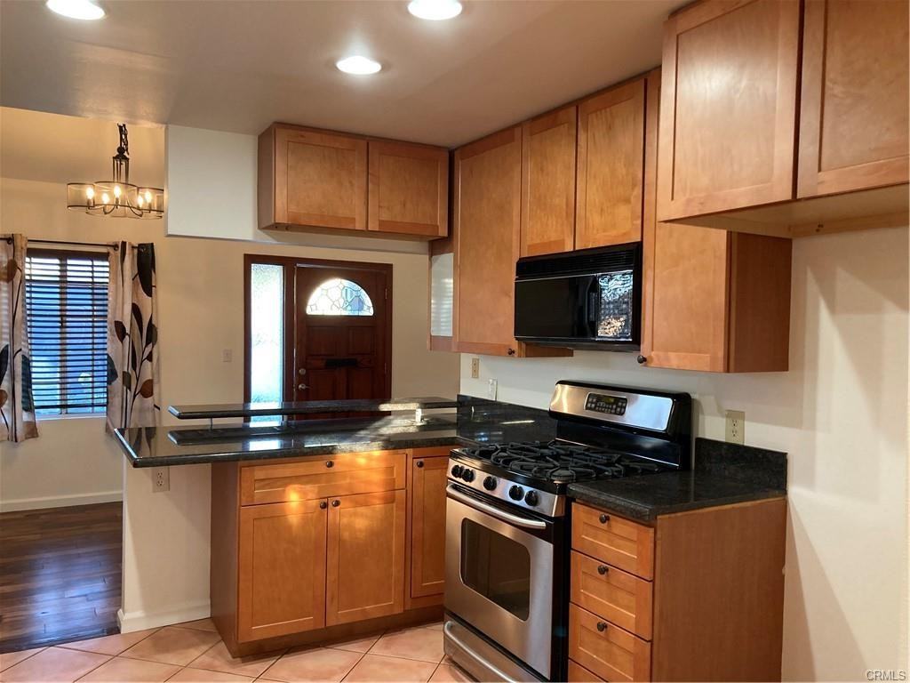 820 Loma Ave - Photo 2 of 8