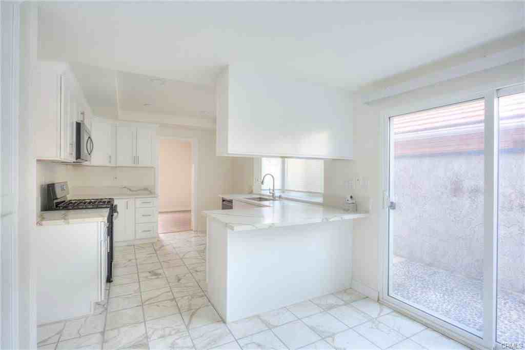 20341 E Crestline Dr - Photo 3 of 8