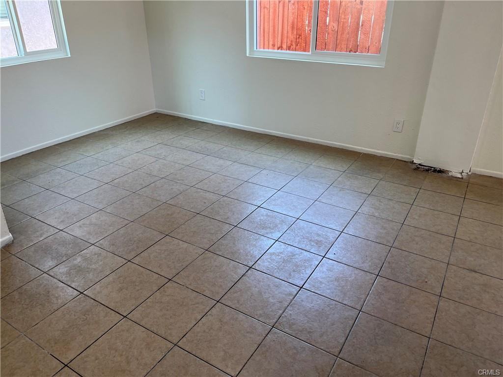 1257 Velasco St - Photo 3 of 8