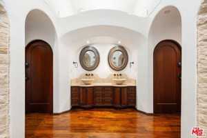 featured image of 746 Norway Ln