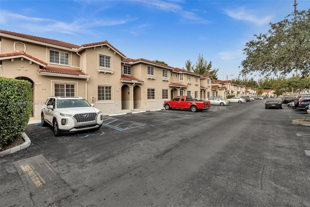 21205 Nw 14th Pl #819 - Photo 2 of 38