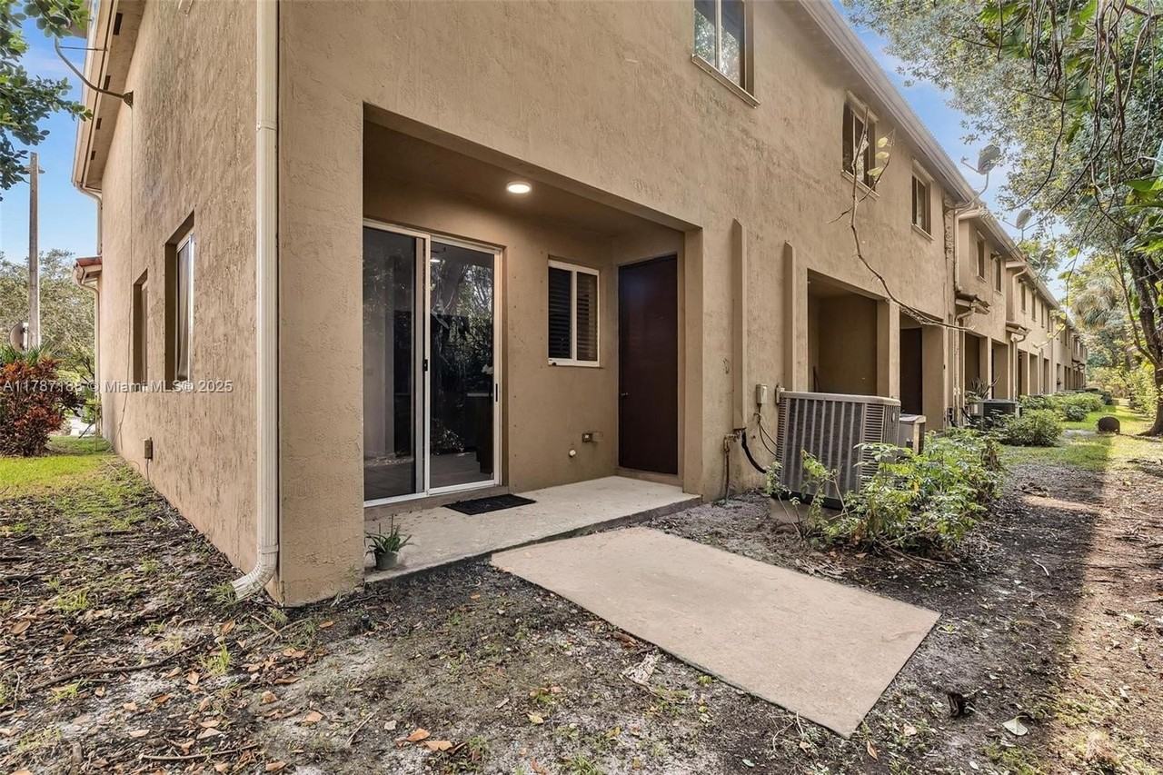 21205 Nw 14th Pl #819 - Photo 3 of 38