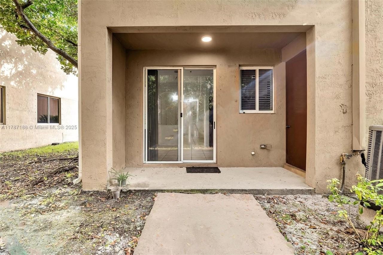 21205 Nw 14th Pl #819 - Photo 4 of 38