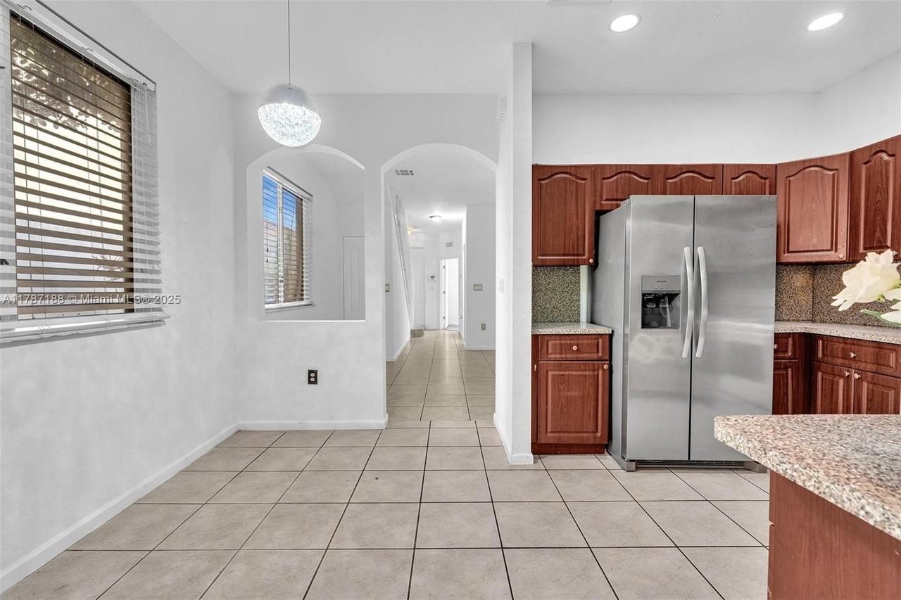 21205 Nw 14th Pl #819 - Photo 7 of 38