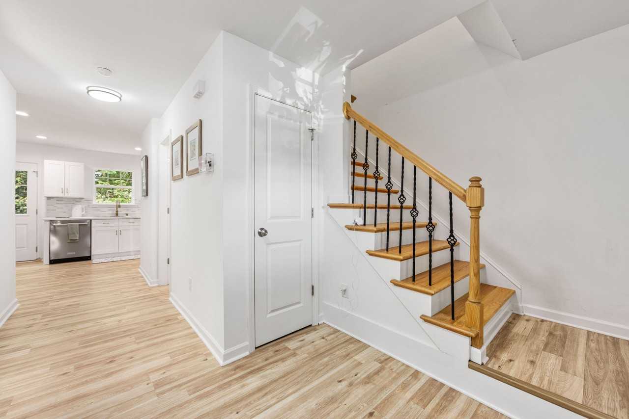 Oakshire Circle - Photo 2 of 14