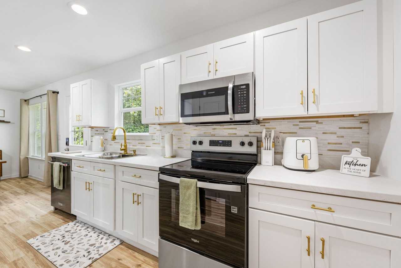 Oakshire Circle - Photo 7 of 14