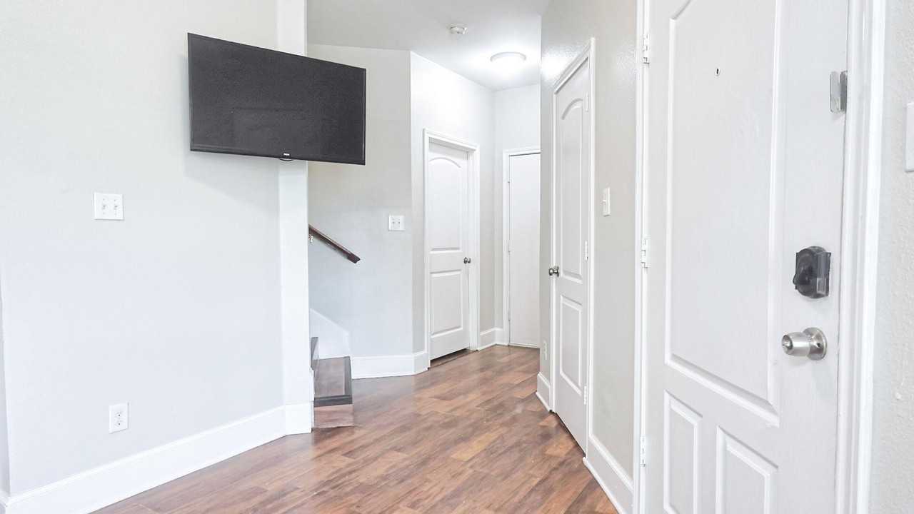 Fletcher Street - Photo 6 of 18