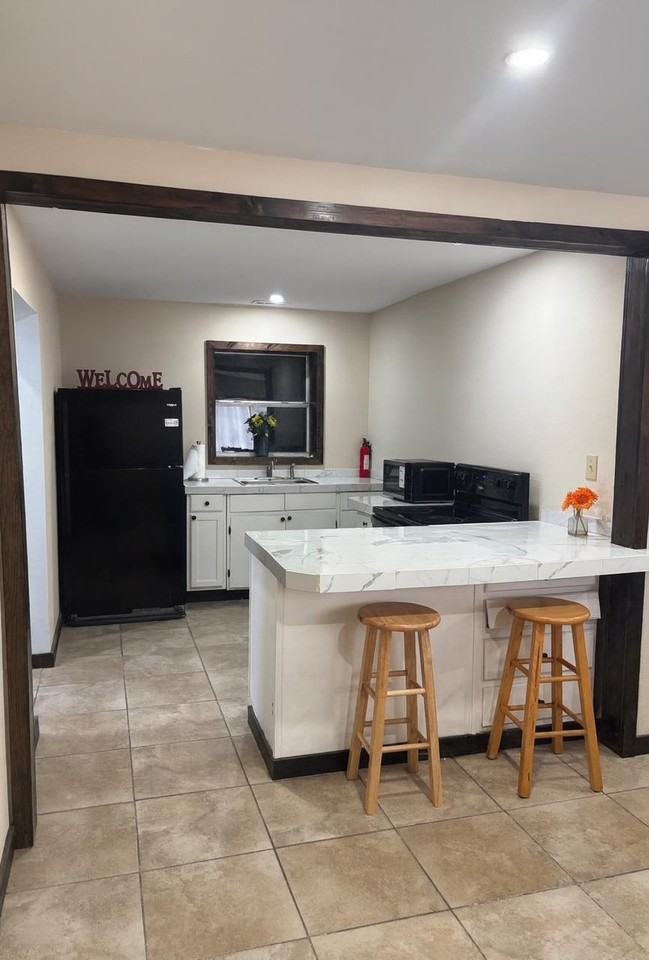 Butler Ave - Photo 4 of 5