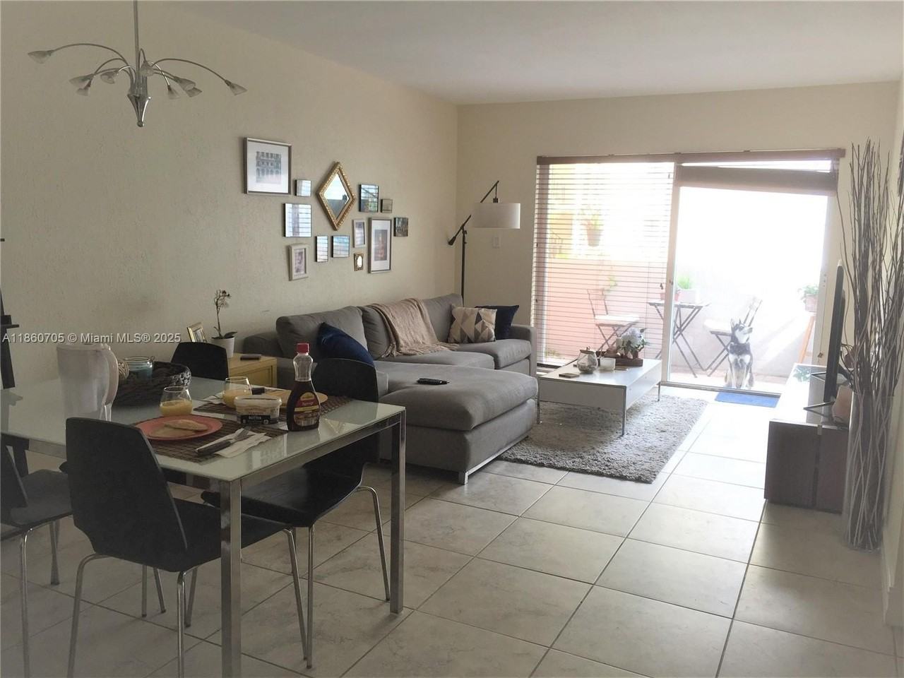 677 Ne 24th St #207 - Photo 4 of 25