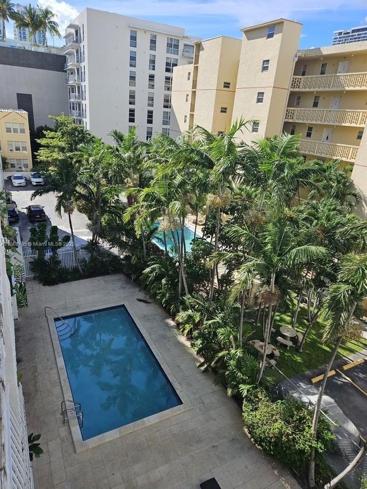 677 Ne 24th St #207 - Photo 6 of 25