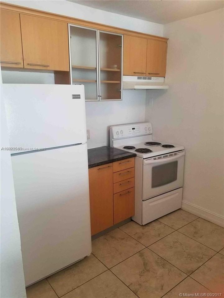 677 Ne 24th St #207 - Photo 7 of 25