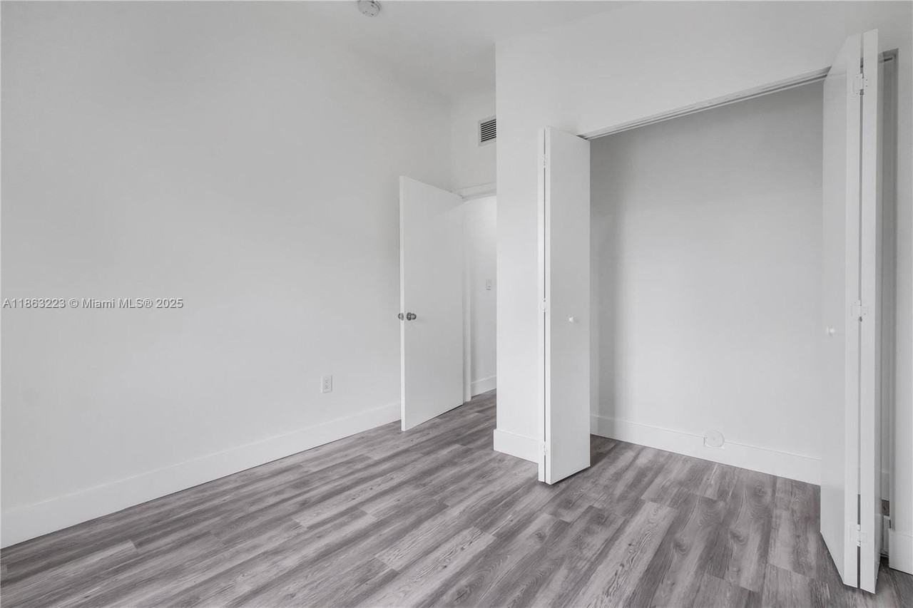 7777 Northwest 8th Court #B - Photo 6 of 9