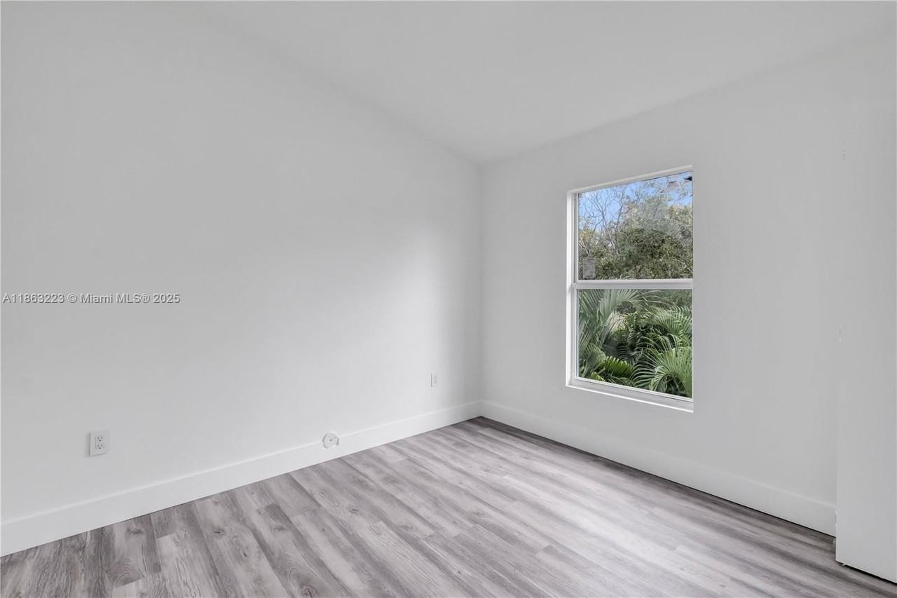 7777 Northwest 8th Court #B - Photo 7 of 9