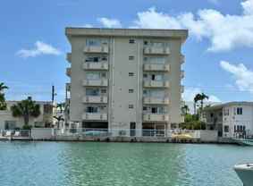 8400 Byron Ave #5D - Photo 1 of 1