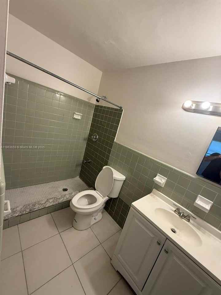 4121 Nw 30th Ter #4 - Photo 5 of 9