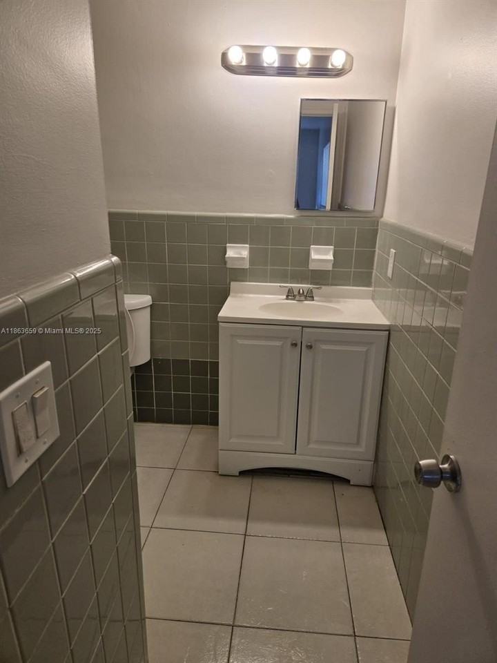 4121 Nw 30th Ter #4 - Photo 7 of 9