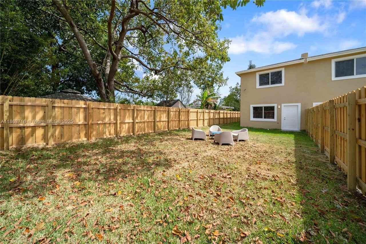 1183 Ne 111th St #1183 - Photo 2 of 20