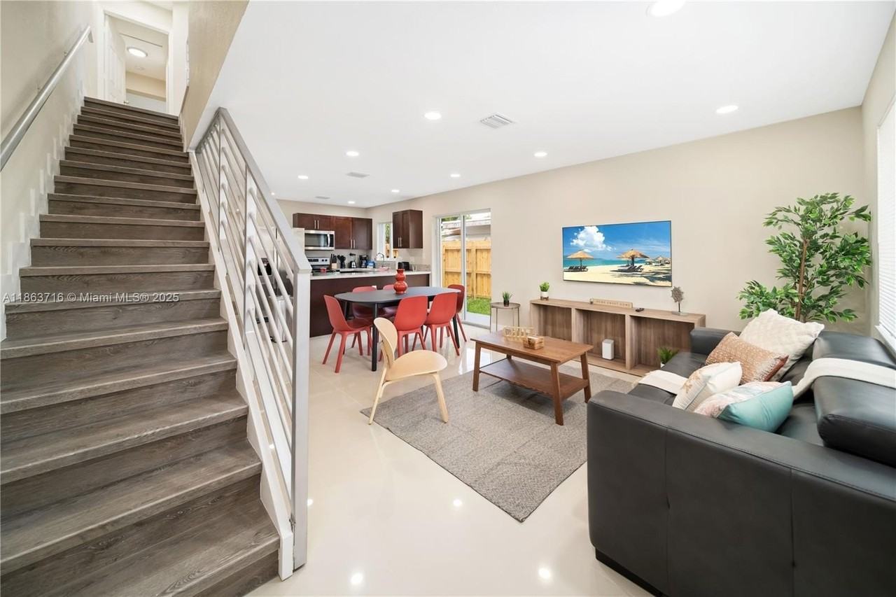 1183 Ne 111th St #1183 - Photo 3 of 20