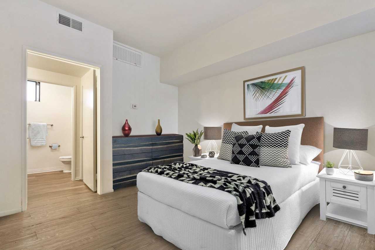 Park Overland Apartments - Photo 3 of 36