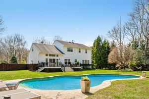 featured image of 39 Hollow Ln