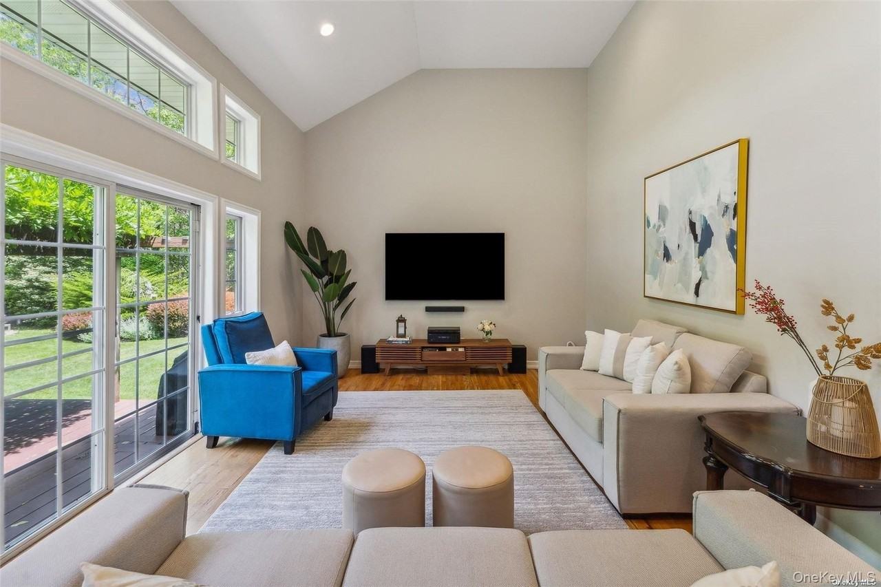 39 Hollow Ln - Photo 6 of 36