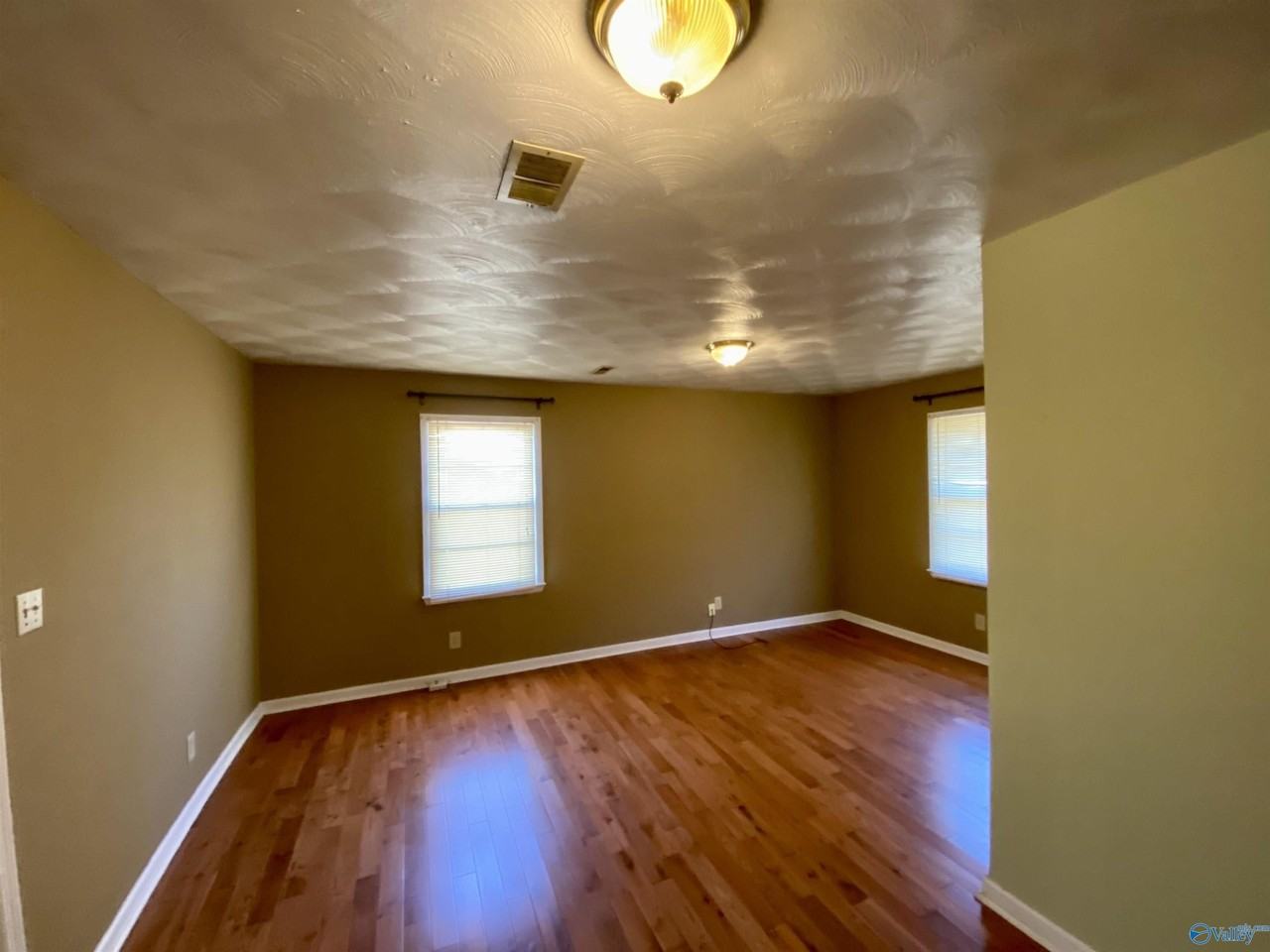 3208 Harvey St Nw - Photo 6 of 13