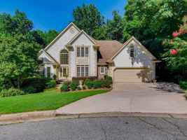 featured image of 215 Willow Brook Dr