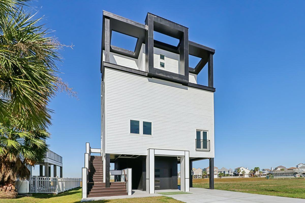 830 Tiki Dr - Photo 3 of 44