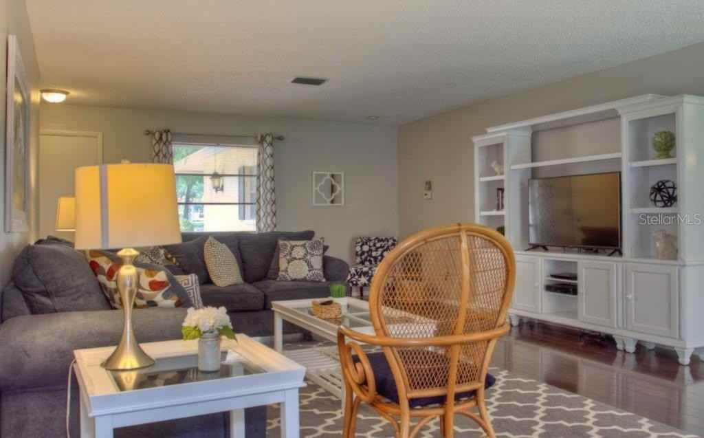 7093 Fairway Bend Ln - Photo 7 of 25