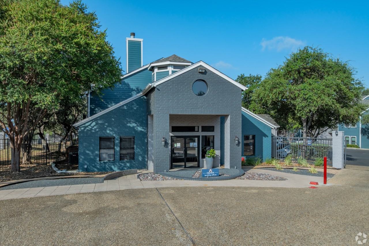 Apex Apartments - Photo 5 of 26