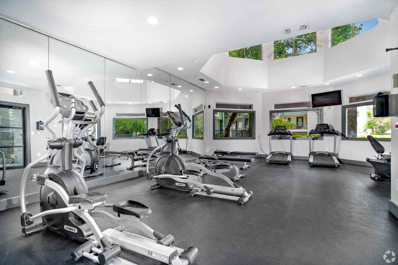 Apex Apartments - Photo 4 of 26