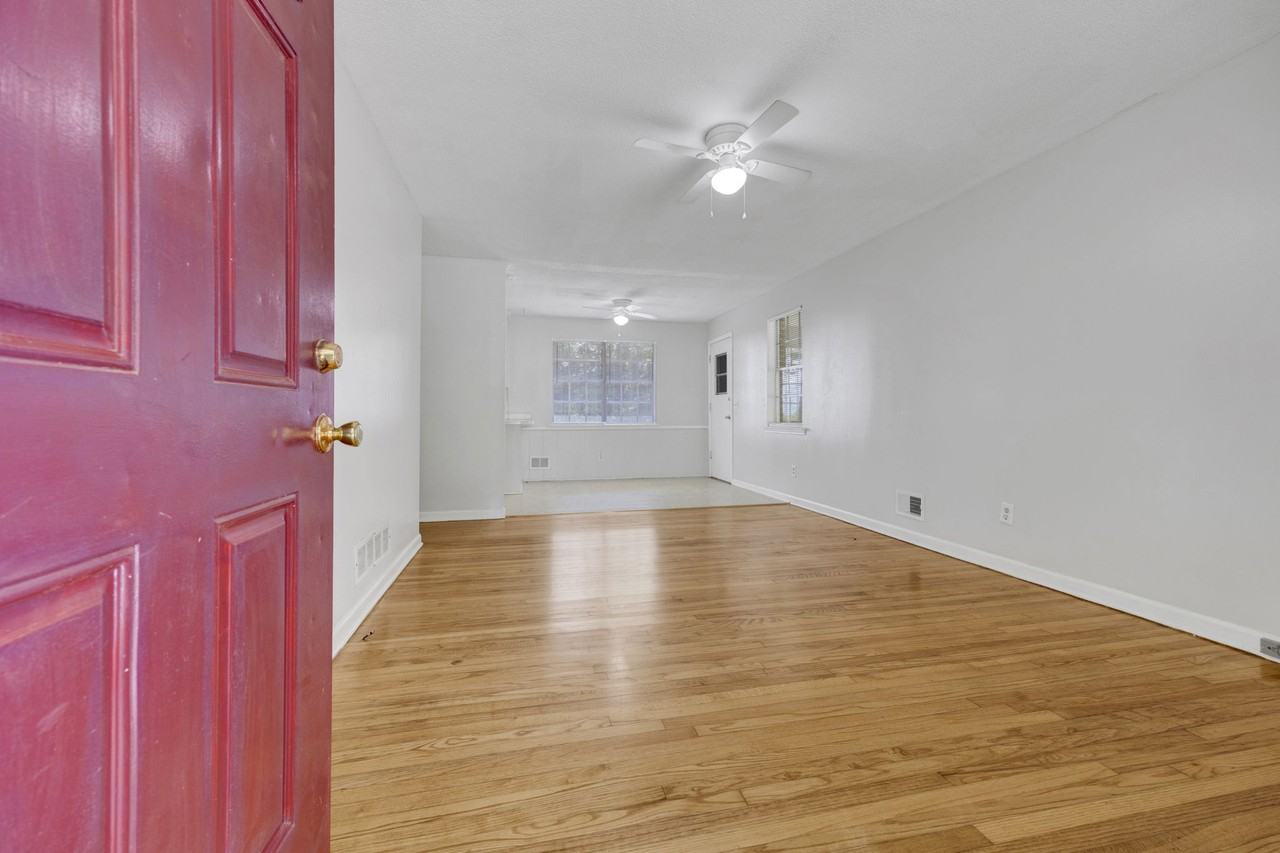 2900 Holt Drive - Photo 6 of 33