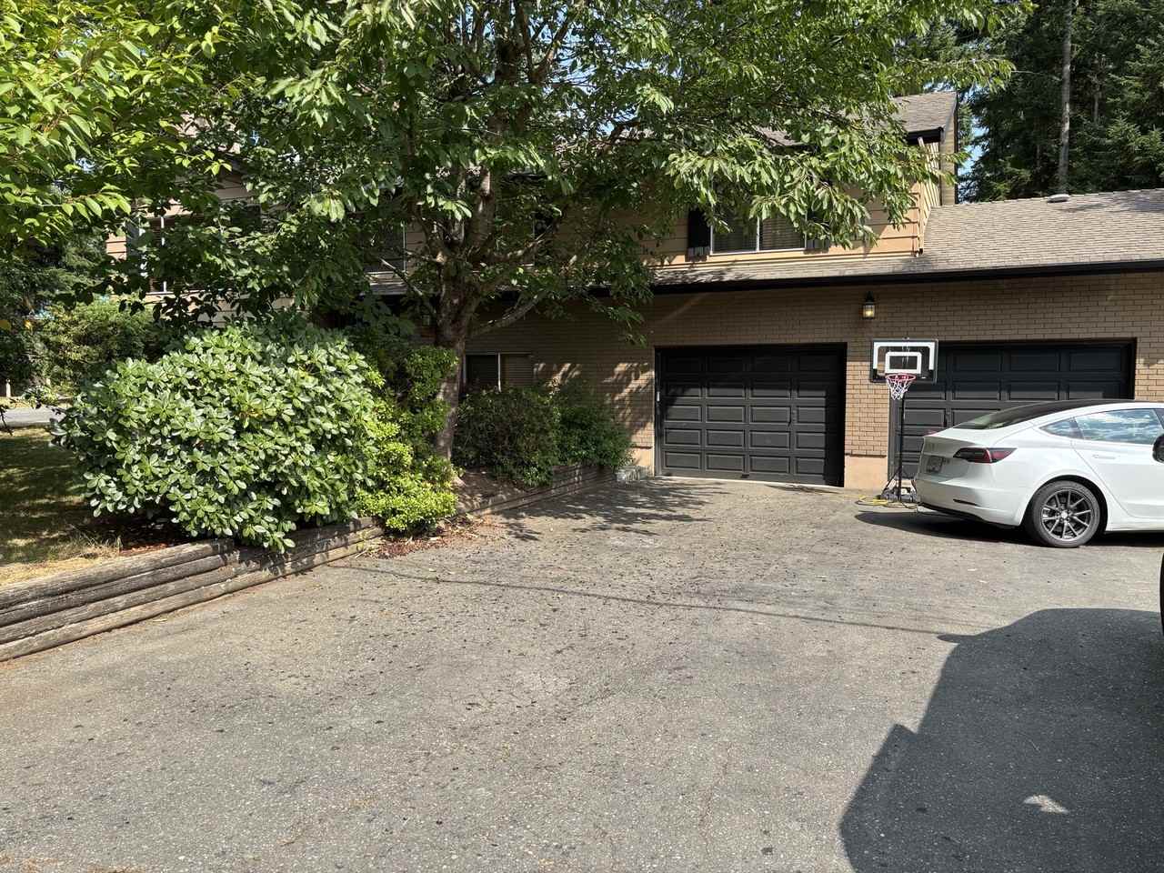 20159 41A Avenue - Photo 2 of 15