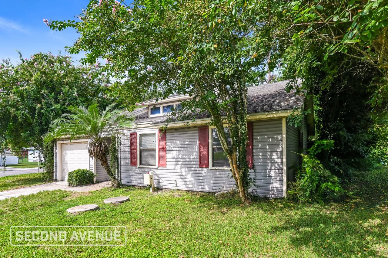 1540 Lake Shore Blvd - Photo 2 of 26