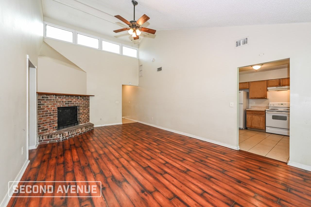 1540 Lake Shore Blvd - Photo 5 of 26