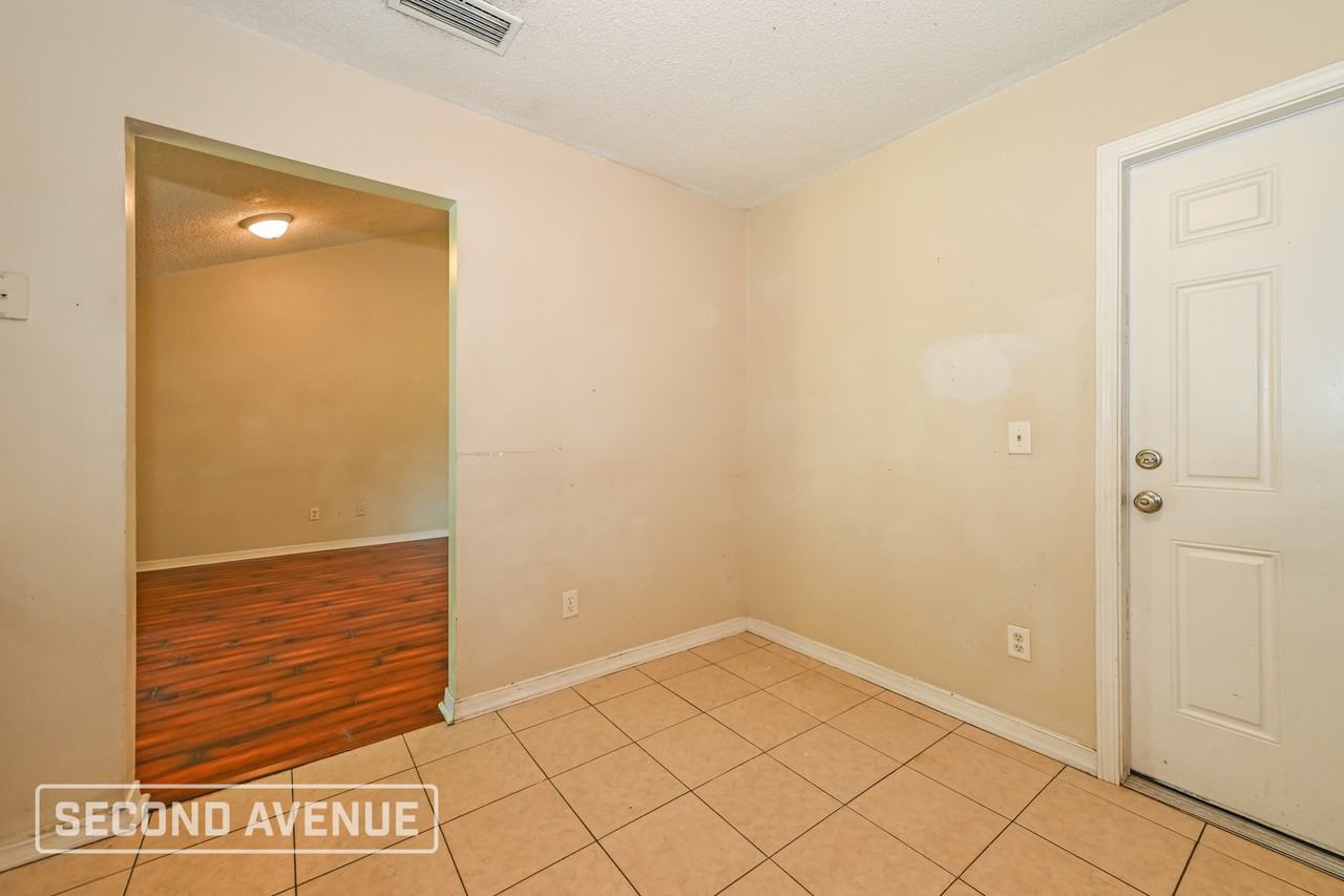 1540 Lake Shore Blvd - Photo 7 of 26